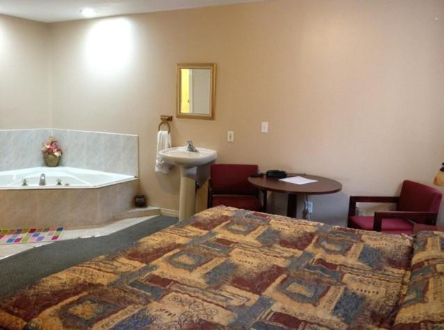 Lotus Motel Cobourg Room photo